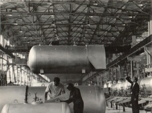 участок финишной сборки в сварочно-сборочном цехе завода Химмаш 1980е годы