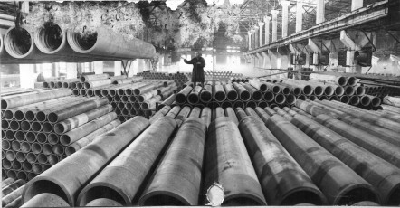 Подготовка к отправке асбоцементных труб для оросительных систем 1964 год. ГАБО. Ф. Р-1948, оп.