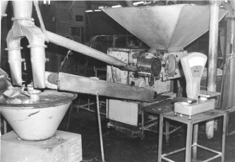 Оборудование для производства хлебных изделий. Смеситель теста. 1985 год. ГАБО. Ф. Р-1948, оп. 2