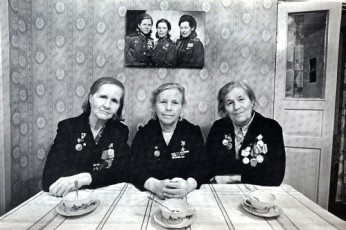 Анна Чекрыгина, Вера Сафронова и Нина Муравецкая, 1982 г.