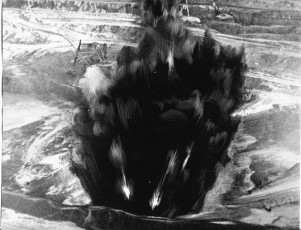 Первый взрыв рудного тела на Стойленском руднике. 1968 г. ГАНИБО. Ф. 2080, Оп. 9, Д. 105